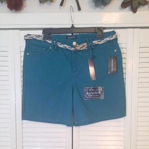 Bandolino classic amalia stretch belted shorts sz 10 NWT *D6